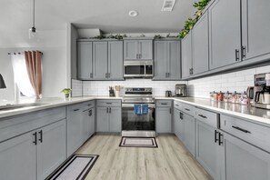 Fridge, microwave, oven, stovetop - Sleeps 22 by FW Stockyards Downtown with Hot Tub (Fort Worth)