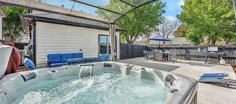 Sleeps 22 by FW Stockyards Downtown with Hot Tub