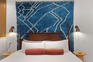 1 bedroom, iron/ironing board, WiFi, bed sheets - The Optimist Guesthouse 2 - BRAND NEW Luxury Downtown Camden Apartment (Camden)