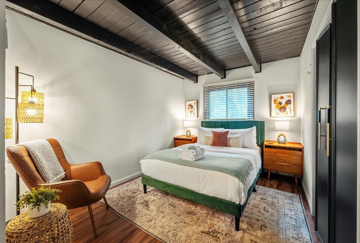 3 slaapkamers, een strijkplank/strijkijzer, wifi, beddengoed