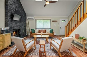 Living area - Chic Chalet Mins. to Skiing w/ Hot Tub & Firepit (Long Pond)