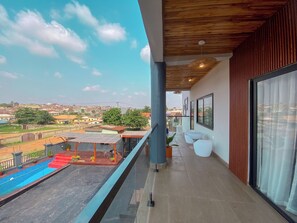 Departamento superior, balcón | Escritorio, espacio para trabajar con laptop y wifi gratis 