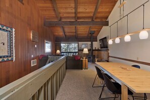 Interior - Cozy Mountain Retreat Near Canyon Lodge - 2BR/2BA, Sleeps 6 (Mammoth Lakes)