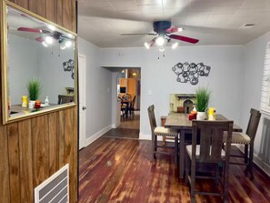 Dining - Bright & Cozy 4BR Apartment• Perfect Chicago Location (Chicago)