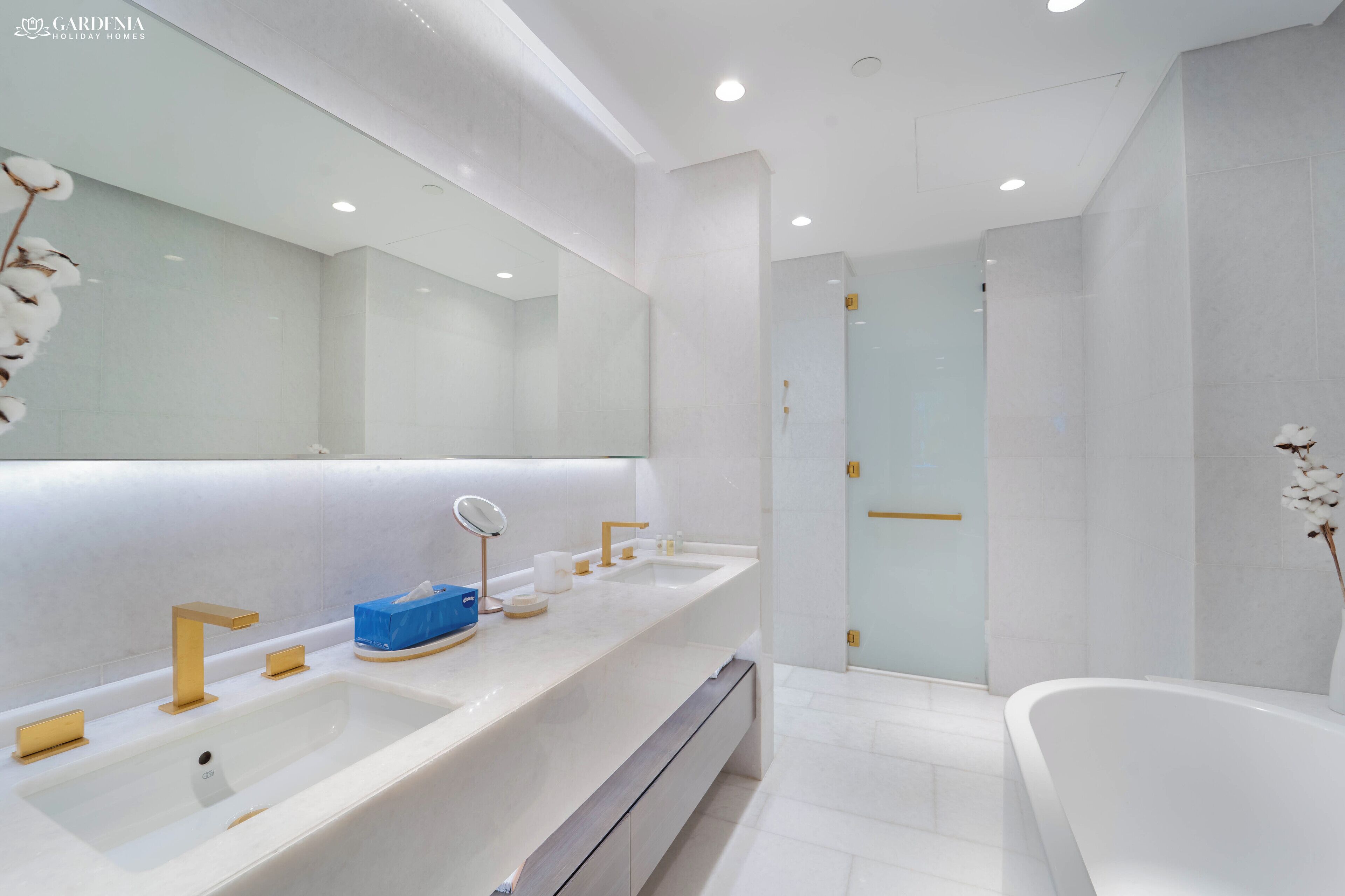 Sèche-cheveux, bidet, serviettes fournies, savon