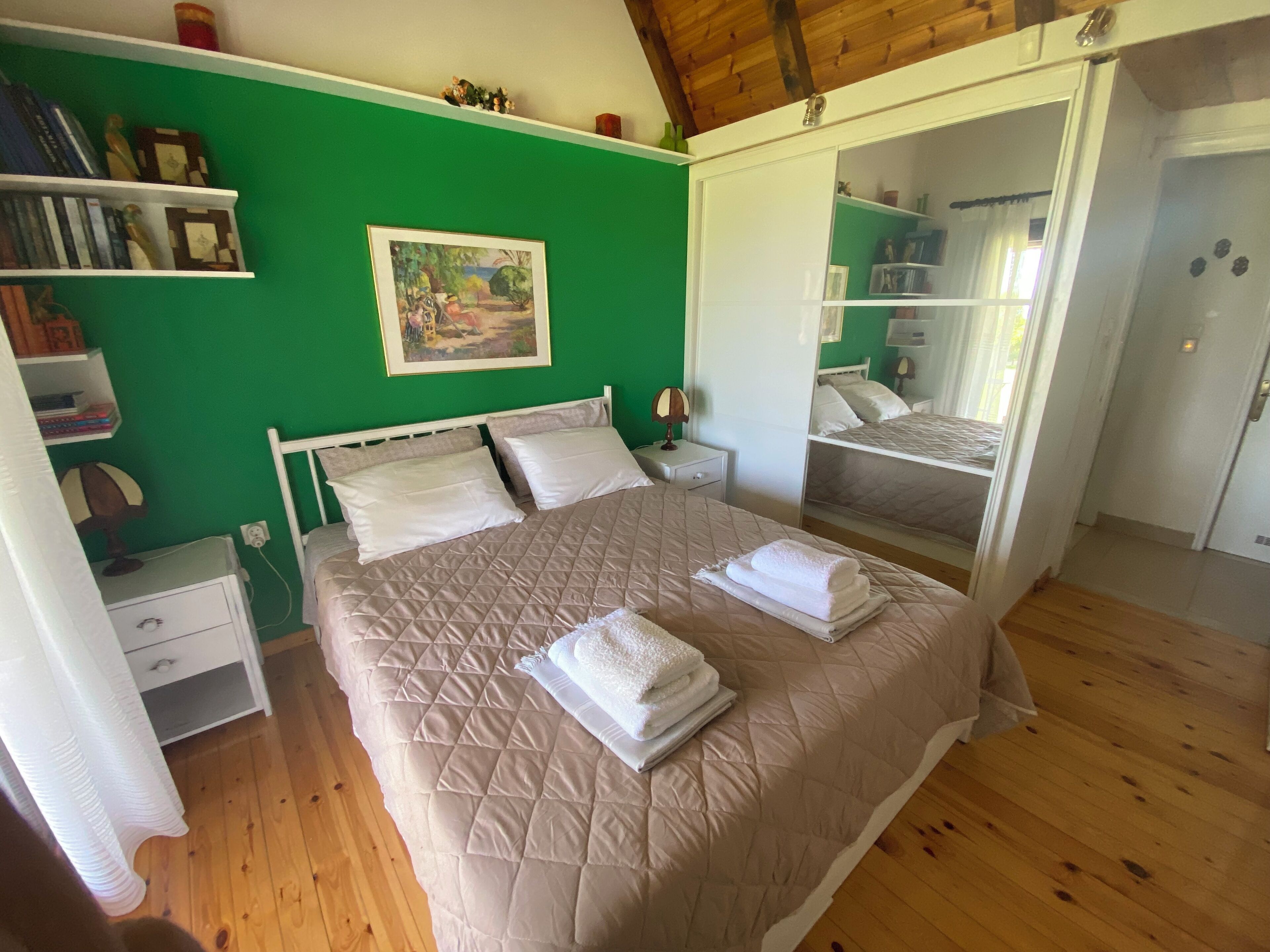 3 bedrooms, iron/ironing board, free WiFi, bed sheets
