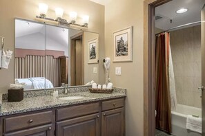 Hair dryer, towels, soap, toilet paper - The Park Plaza-5 Star Resort & Prime Location-Jan 17th-Jan 21st-MLK Weekend (Park City)