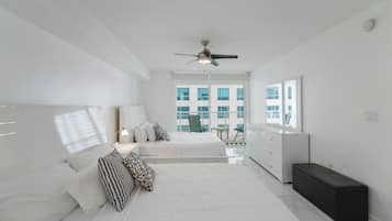 Apartment | Blackout drapes, iron/ironing board, free WiFi