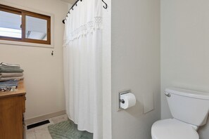Haartrockner, Handtücher, Toilettenpapier