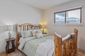 3 habitaciones, tabla de planchar con plancha, wifi y ropa de cama