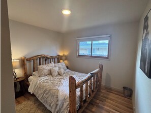 3 عدّة غرف نوم ومكواة/لوح كي وواي فاي وملاءات أسرّة