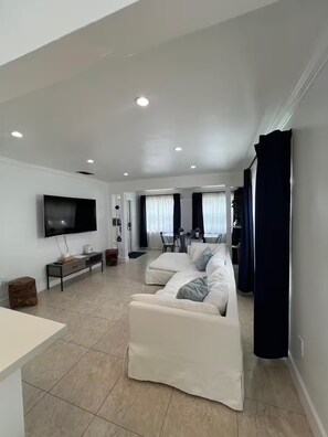 Living area - 2BR/1B - Sunny Hollywood Hideaway (Hollywood)