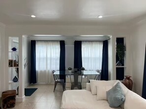 Interior - 2BR/1B - Sunny Hollywood Hideaway (Hollywood)