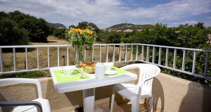 Chic Romantic Getaway in L'ile Rousse