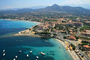 View from property - Chic Romantic Getaway in L'ile Rousse (L'Île-Rousse)
