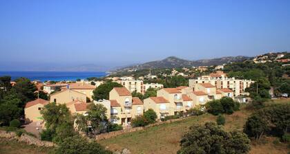 Chic Romantic Getaway in L'ile Rousse
