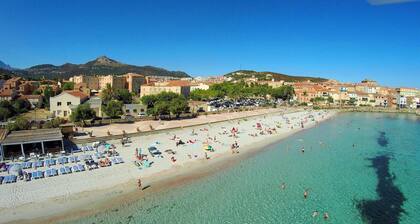 Chic Romantic Getaway in L'ile Rousse
