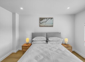 Apartment - Modern 4-bed Townhouse With Water Views (Batemans Bay)