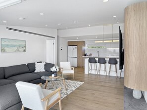 Apartment | Living room - Modern 4-bed Townhouse With Water Views (Batemans Bay)