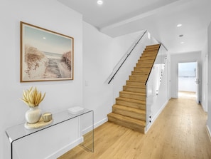 Apartment | Interior detail - Modern 4-bed Townhouse With Water Views (Batemans Bay)