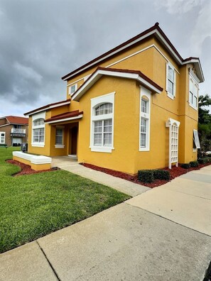 Exterior - 3BR Townhome Lake Berkley - Near Disney (Kissimmee)