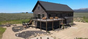 Sleeps 30+, Boat Launch, 35 minutes to Yellowstone