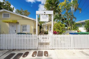 Exterior - Prime Downtown Location - Truman Little Cottage (Key West)