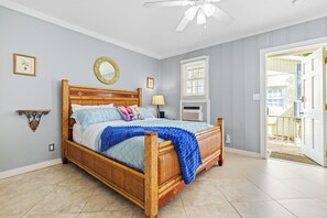 1 soveværelse, strygejern/strygebræt, sengetøj