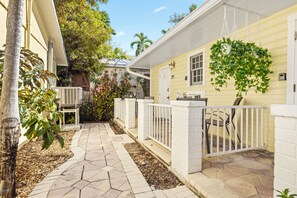Terrace/patio - Prime Downtown Location - Truman Little Cottage (Key West)