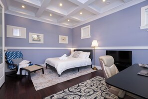 4 bedrooms, iron/ironing board, free WiFi, bed sheets - Sunny Luxury Home Mountain View & Central Lonsdale (North Vancouver)