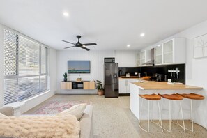 Apartment | Living room - Spacious 1-bed Apartment in Coolangatta (Gold Coast)
