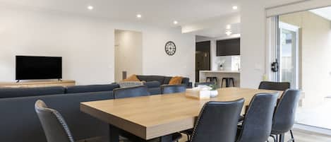 Apartment | Dining