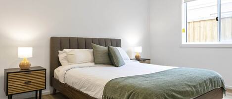 5 bedrooms, bed sheets