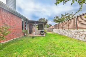 Property grounds - McKinney Charming Oasis Close to Historic Downtown (McKinney)