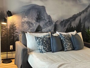 2 Schlafzimmer, Schreibtisch, Bügeleisen/Bügelbrett, Reisekinderbett