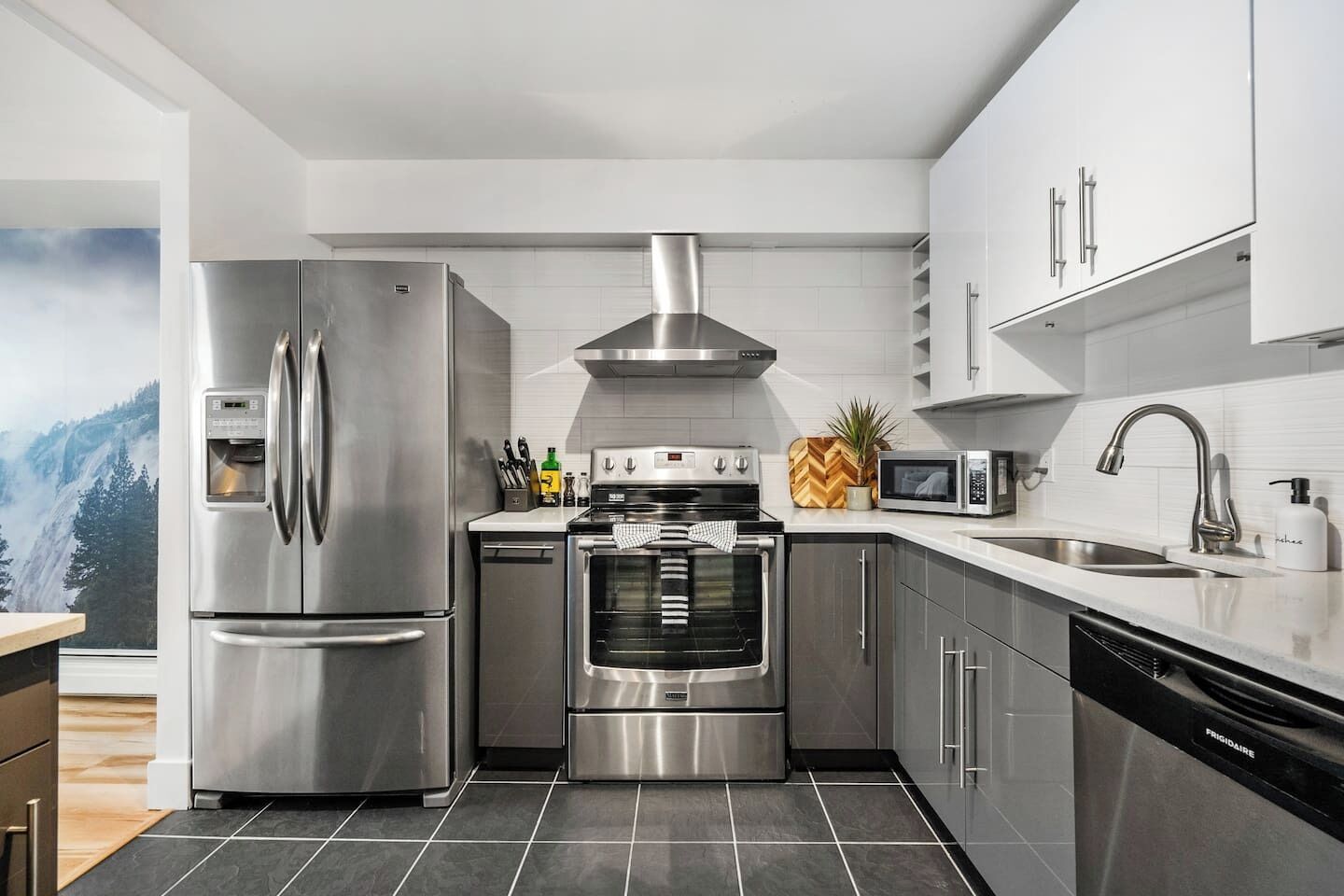 冰箱、微波炉、烤箱、炉灶