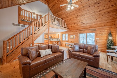 Wild Pines Getaway: Minutes from Paul Bunyan Trail and Downtown Nisswa