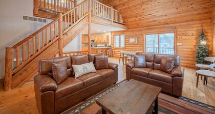 Wild Pines Getaway: Minutes from Paul Bunyan Trail and Downtown Nisswa