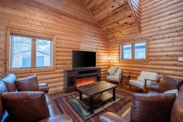 TV, fireplace - Wild Pines Getaway: Minutes from Paul Bunyan Trail and Downtown Nisswa (Nisswa)