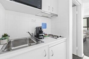 Apartment | Private kitchen - Bright Studio Stay in Central Parramatta (Sydney)