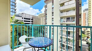 Property grounds - Cozy studio in lovely Honolulu with Lanai & refreshing AC for your stay (Honolulu)
