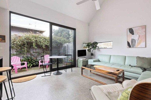 Spacious 1-bed Townhouse In Norlane - North Shore
