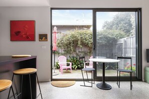 Apartment | Living room - Spacious 1-bed Townhouse in Norlane (Geelong)
