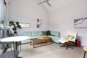 Apartment | Living room - Spacious 1-bed Townhouse in Norlane (Geelong)