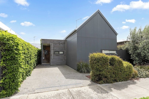 Spacious 1-bed Townhouse in Norlane