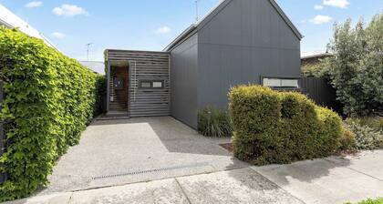 Spacious 1-bed Townhouse in Norlane