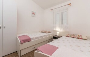 Appartement | 2 chambres, ameublement unique, fer et planche à repasser