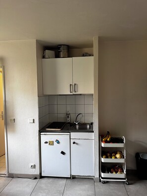 Private kitchen - Charming bright studio in a quiet residence (La Garenne-Colombes)