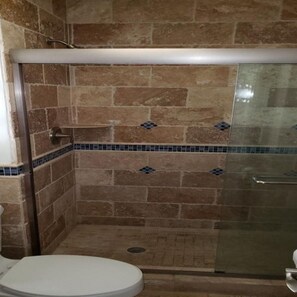 Douche, serviettes fournies