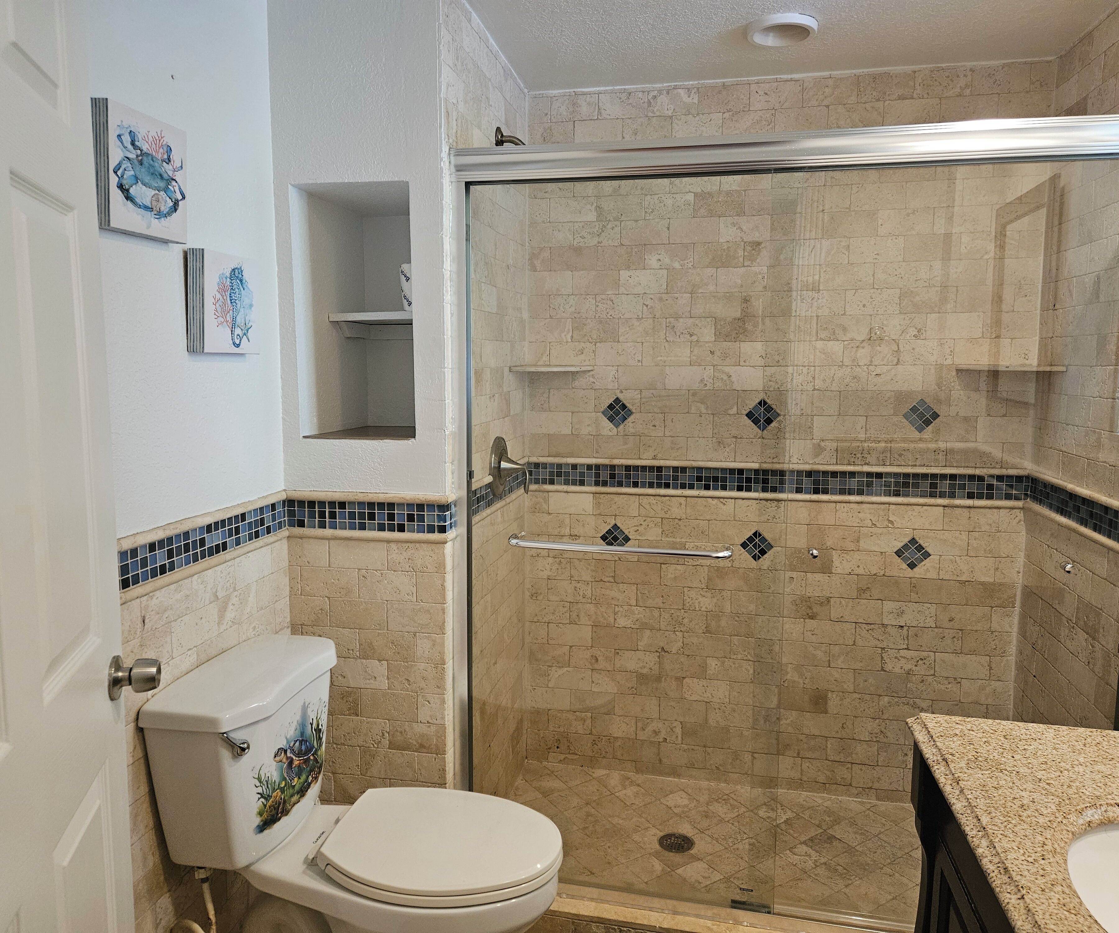 淋浴设施、吹风机、毛巾、肥皂